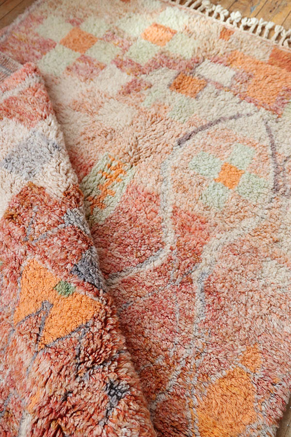 tapis marocains colorés en laine de chez Baba Souk à Montréal