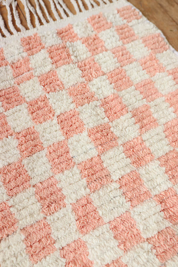 rug pink checkers
