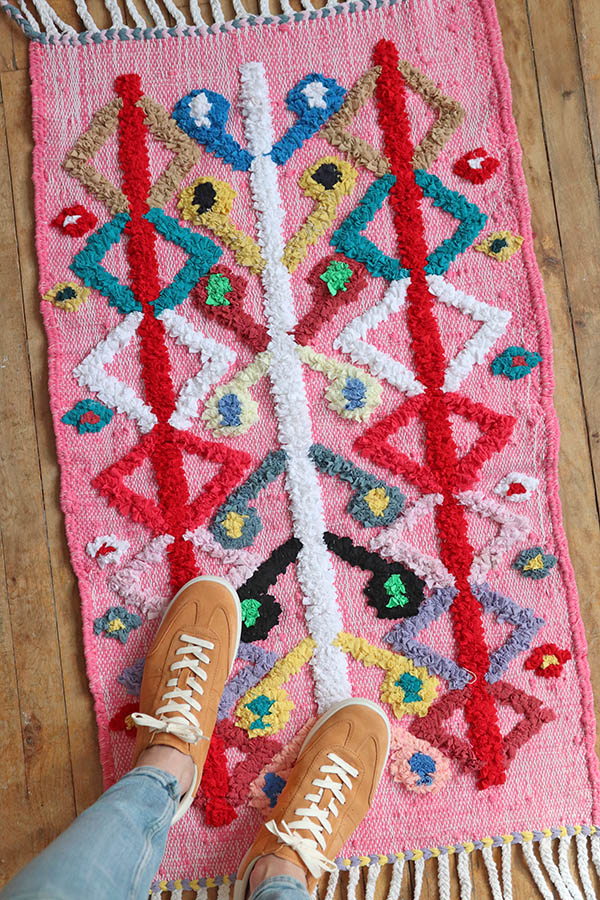 petit tapis rose marocain fait à la main Baba Sou, Montréal 